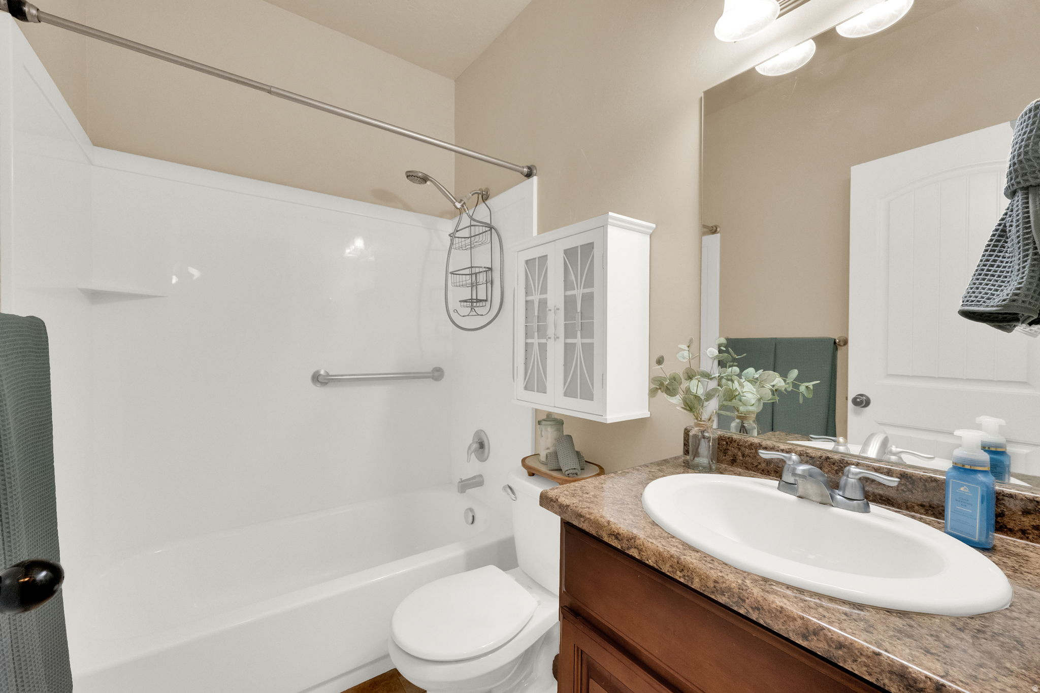 HILLCREST - Residential