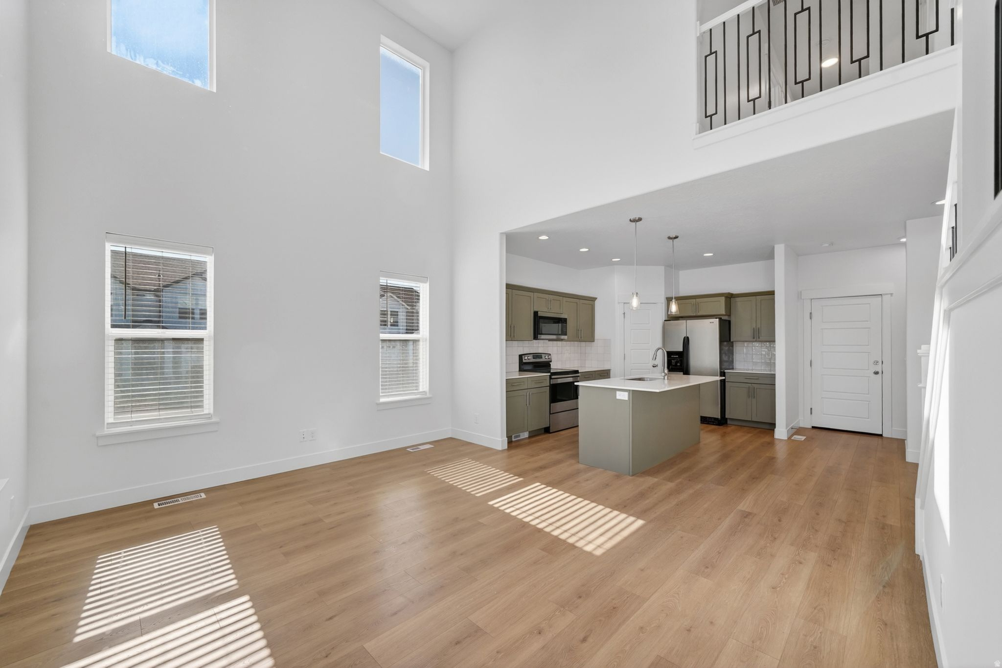 MOUNTAIN RIDGE - Residential