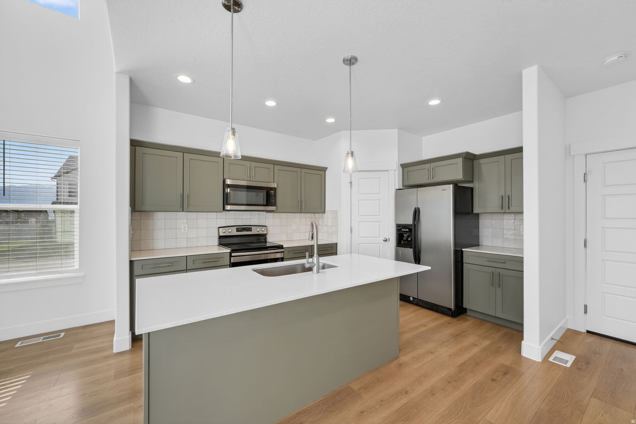 MOUNTAIN RIDGE - Residential