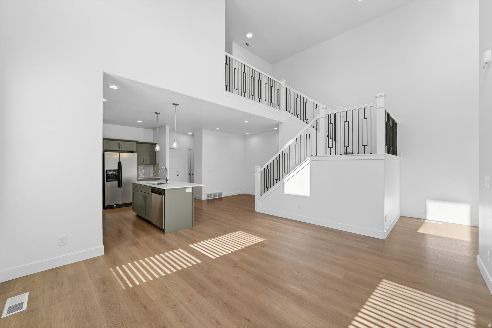 MOUNTAIN RIDGE - Residential