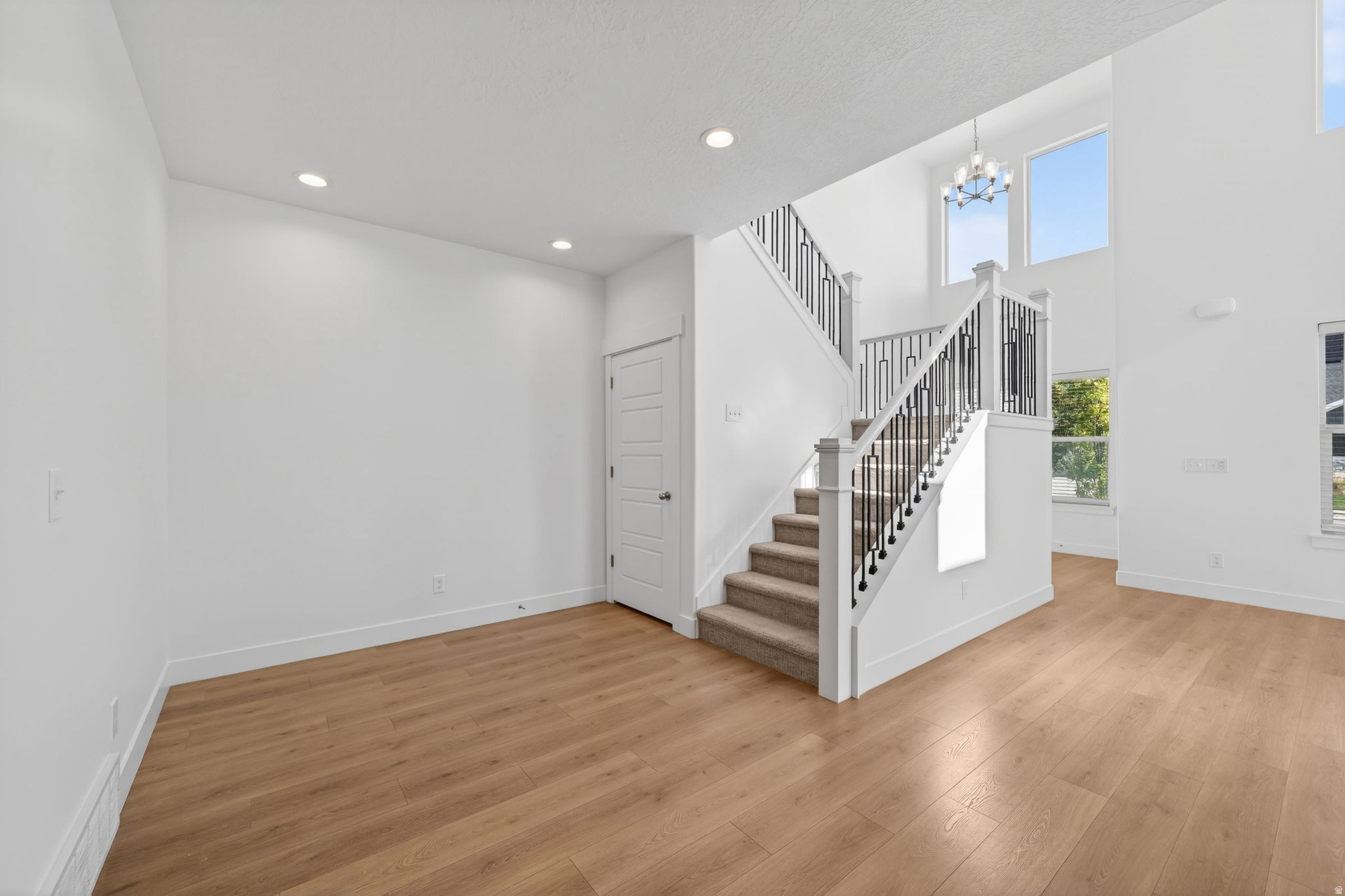 MOUNTAIN RIDGE - Residential
