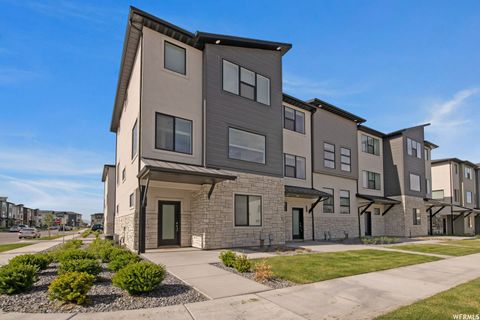 Photo of 763 W BRONZE LEAF RD, American Fork, UT 84003 (MLS # 2126562)