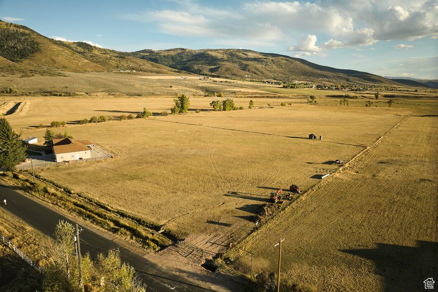 Tatanka ranch is building new Ranch Homes, on 10+ acres of horse pastuee property. 1/8th Fractional Ownership allows your family a place to meld with the Western lifestyle... in nature, tranquility, and peace, making your family's memories. Ownership will afford your family 6 weeks per year... of Fractional Ownership at it's best! No need to bring a suitcase... just come and enjoy!