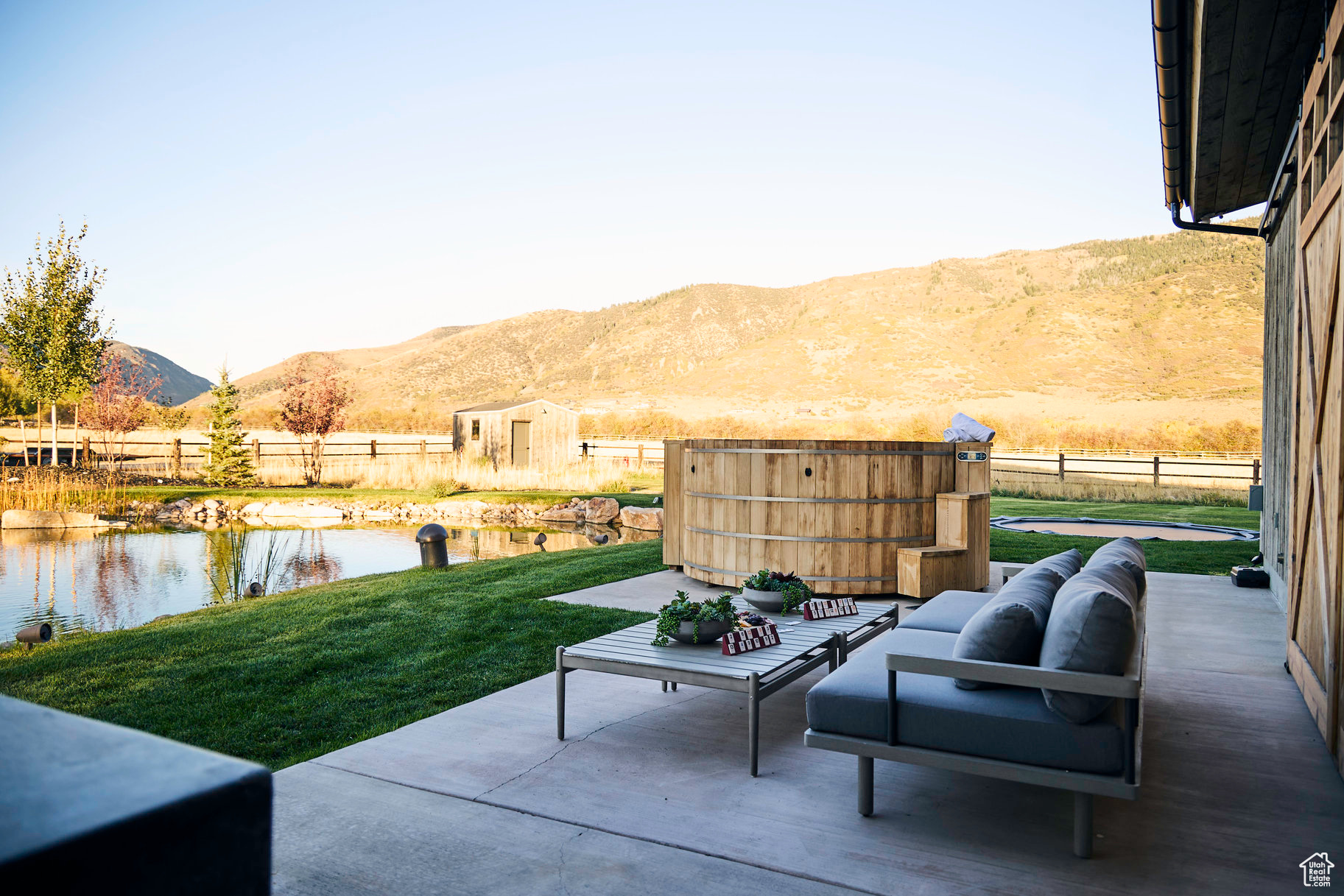 SUNRISE ESTATES - Land