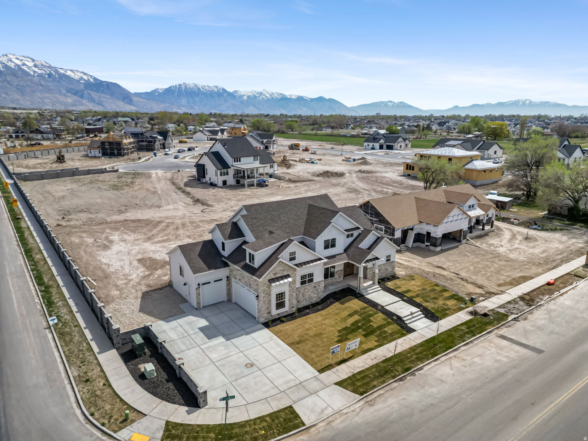 WHISPER HOLLOW - Residential