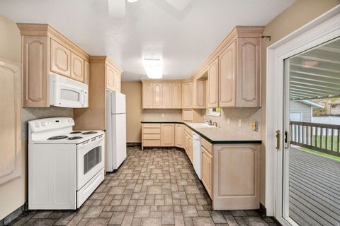 Tiny photo for 822 N 100 W, Tremonton, UT 84337 (MLS # 2154234)