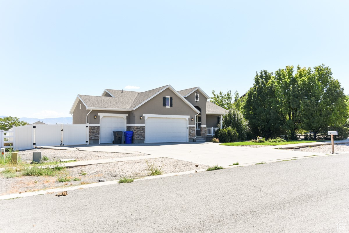 1129 S APRICOT CIR E