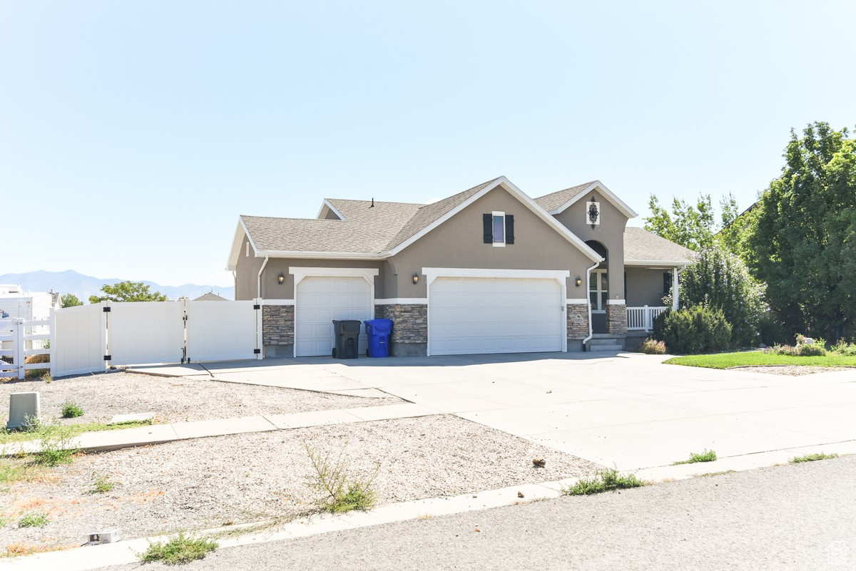 1129 S APRICOT CIR E