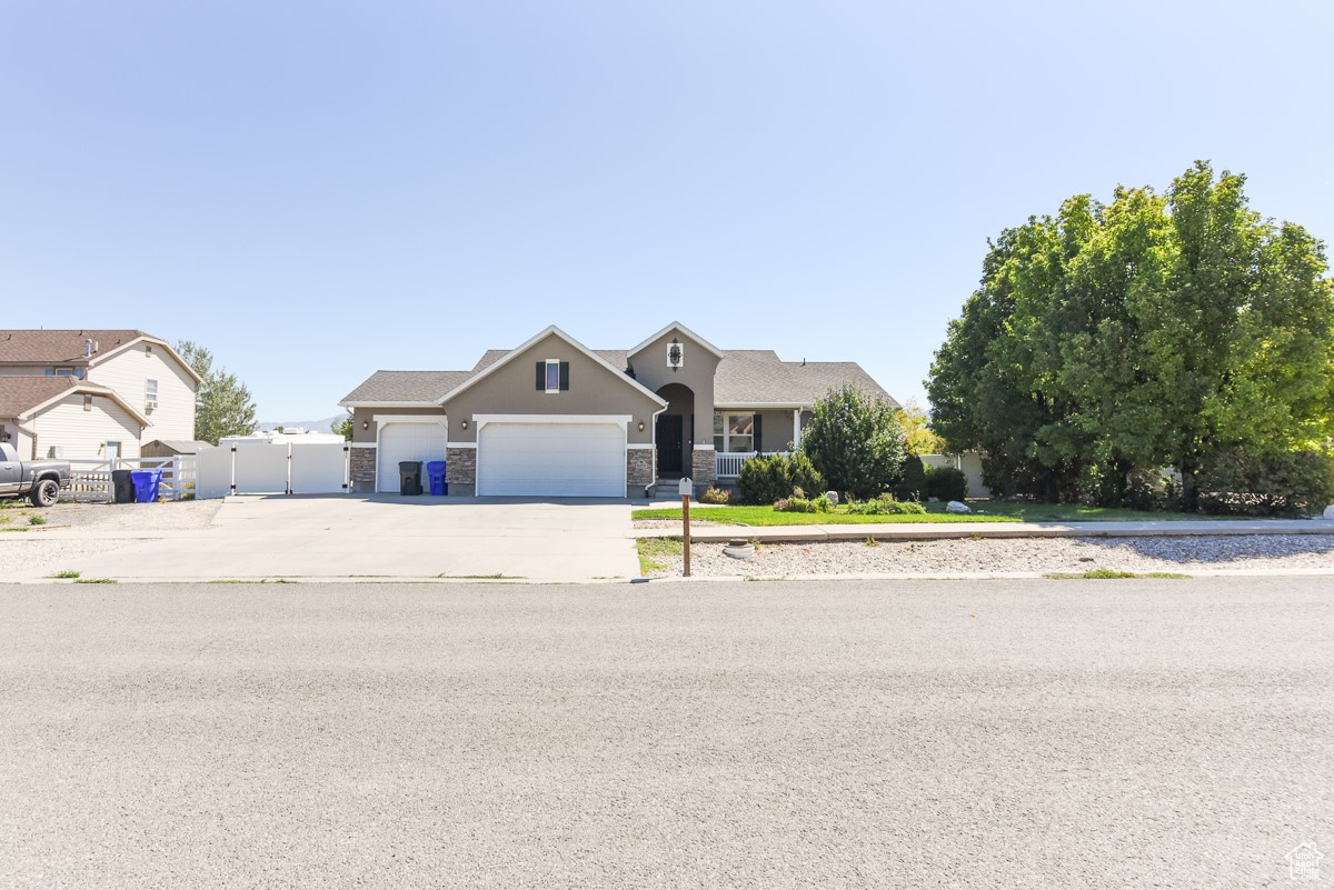 1129 S APRICOT CIR E