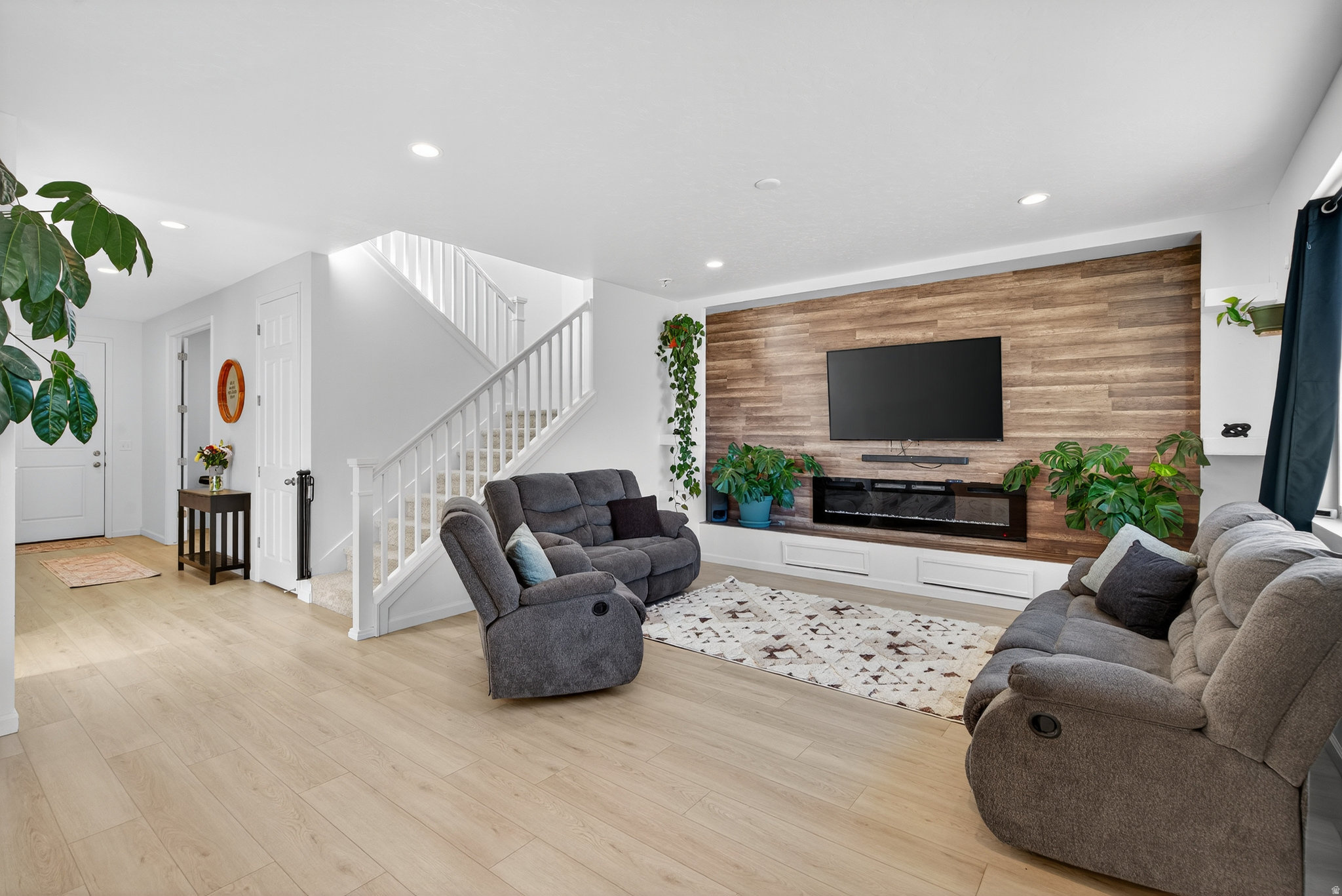 PONY EXPRESS ESTATES - Residential