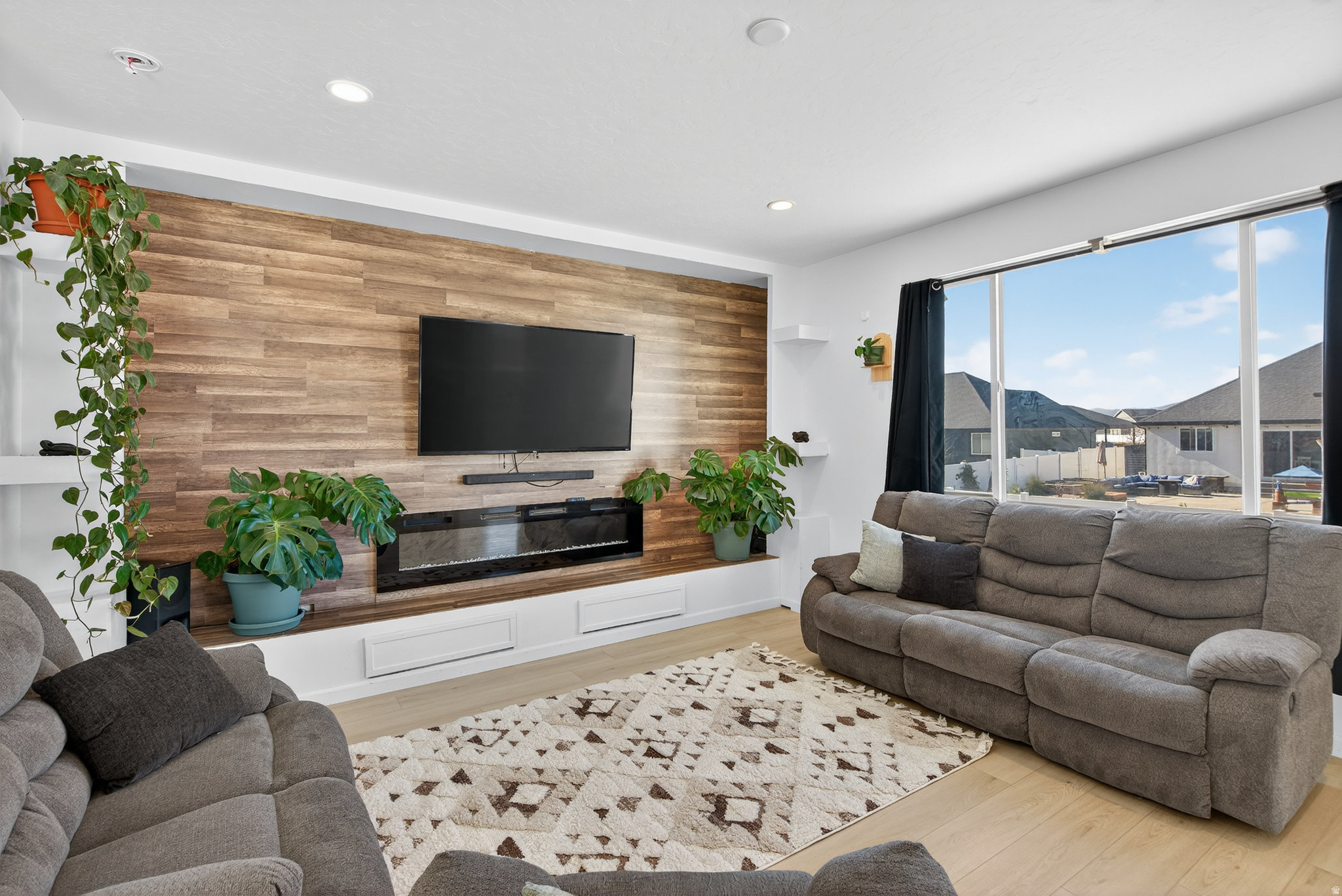 PONY EXPRESS ESTATES - Residential