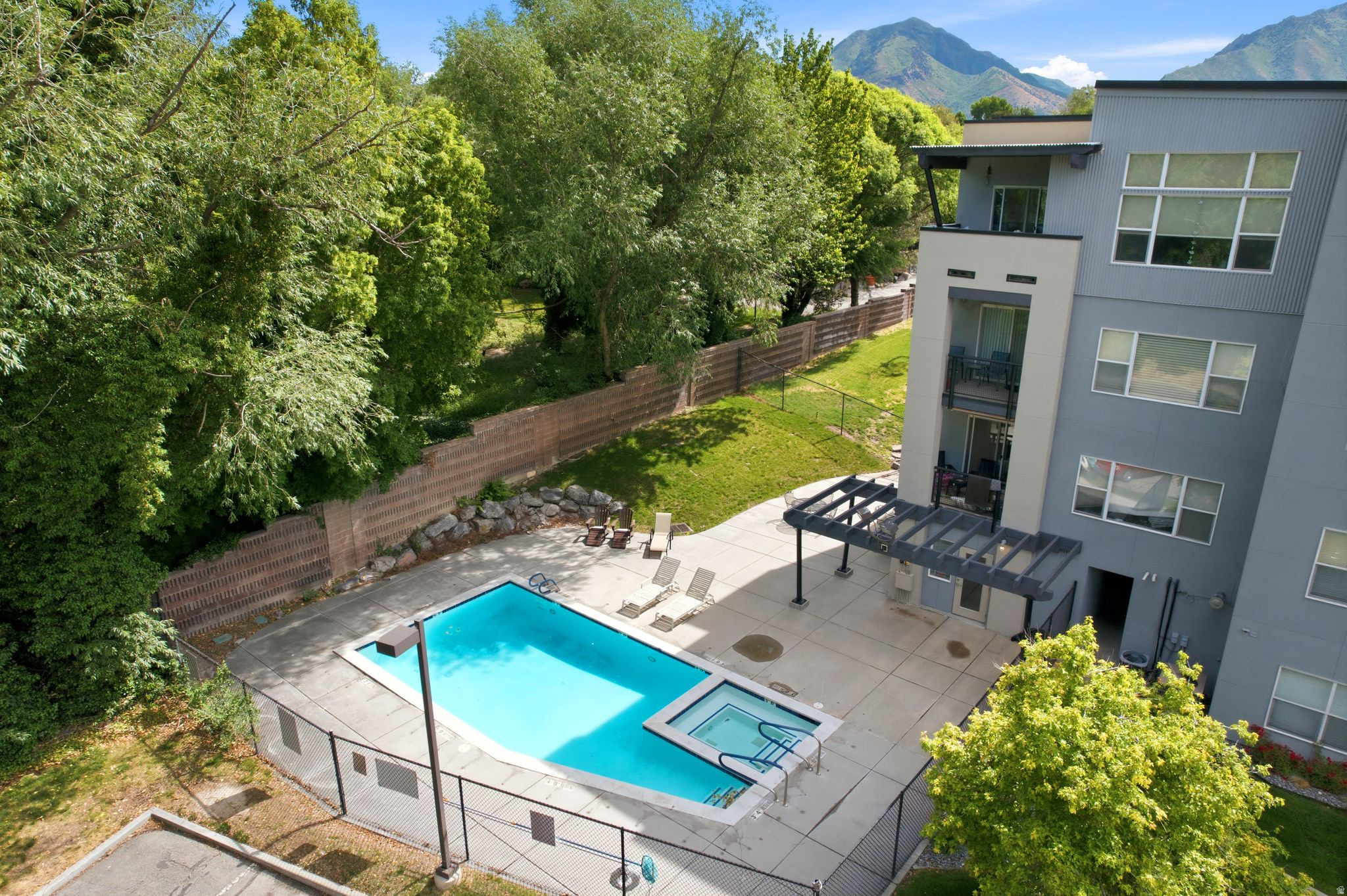 HIGHLAND CONDOMINUMS - Residential