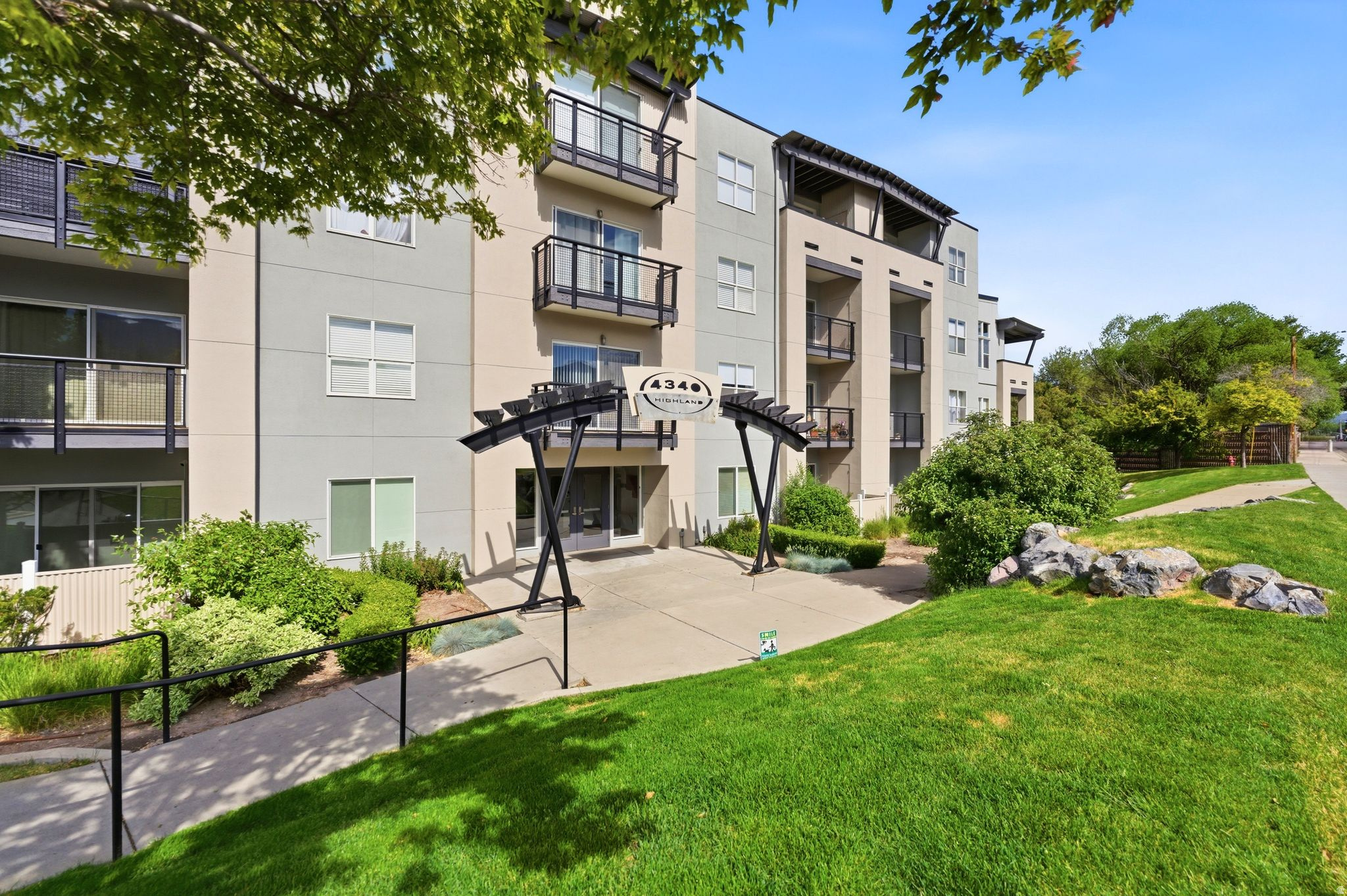 HIGHLAND CONDOMINUMS - Residential