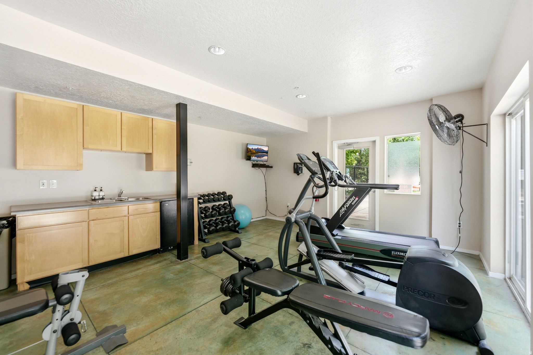 HIGHLAND CONDOMINUMS - Residential
