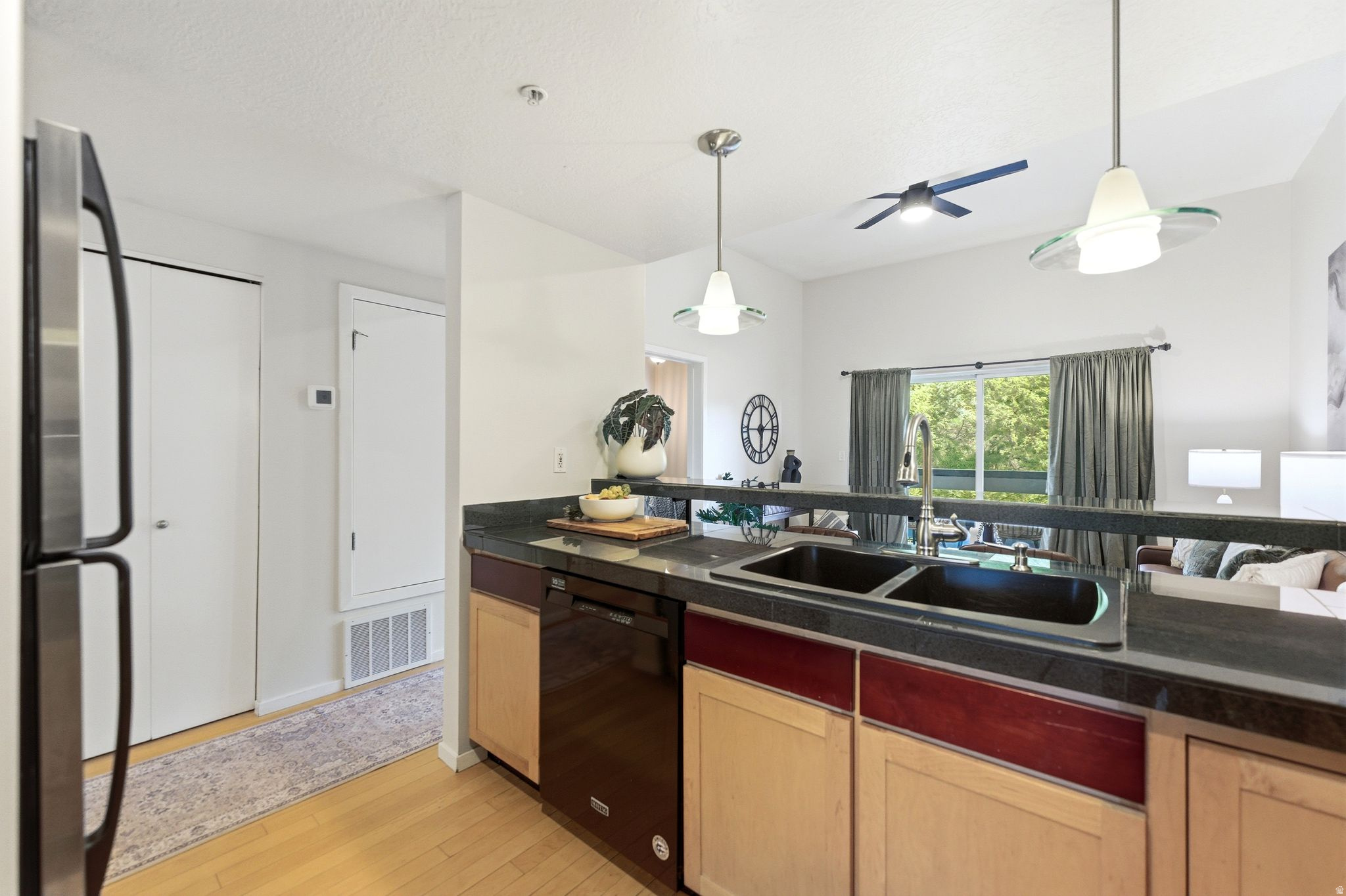 HIGHLAND CONDOMINUMS - Residential