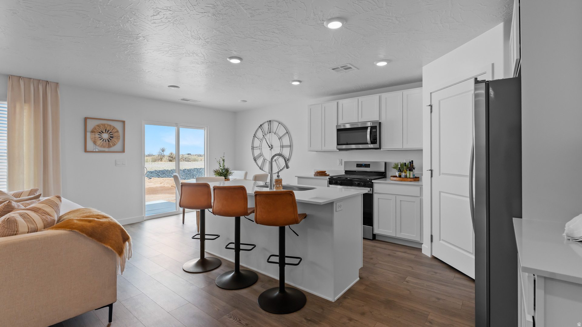 POINTE WEST - Residential Income