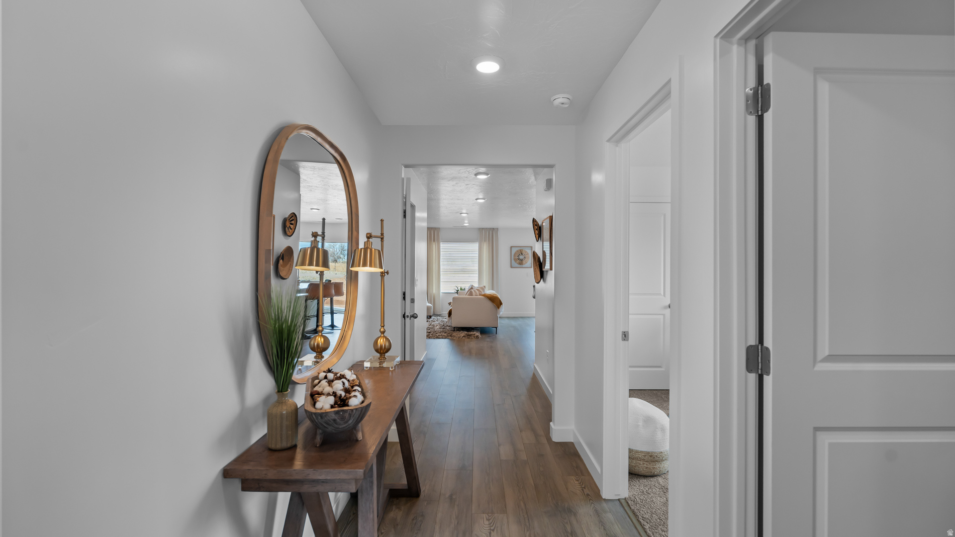 POINTE WEST - Residential Income