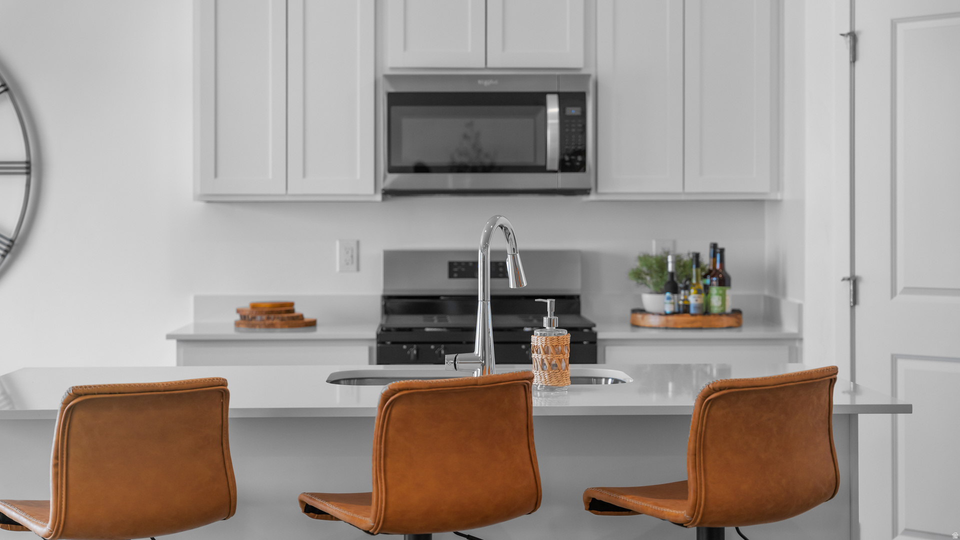 POINTE WEST - Residential Income