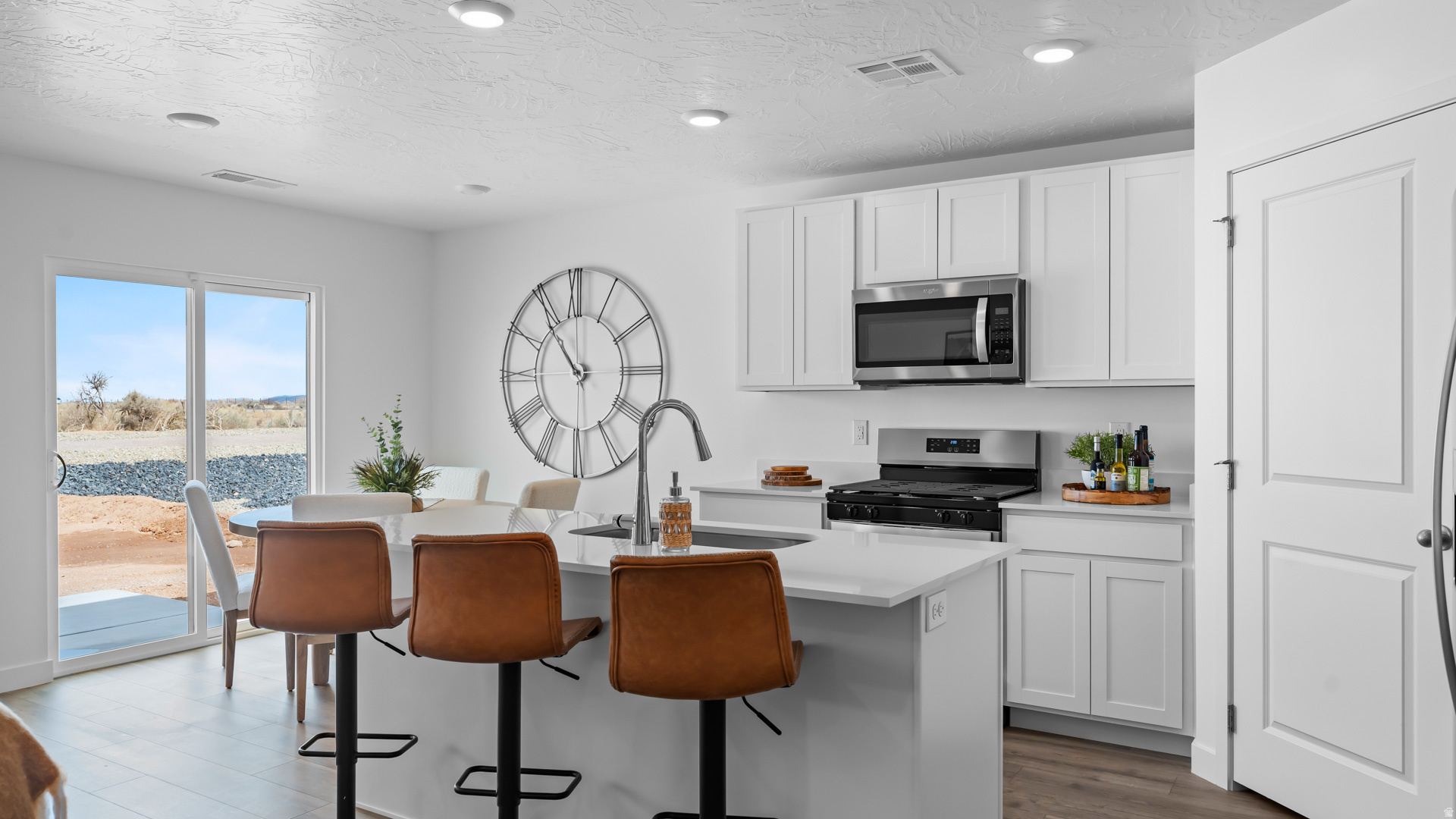 POINTE WEST - Residential Income