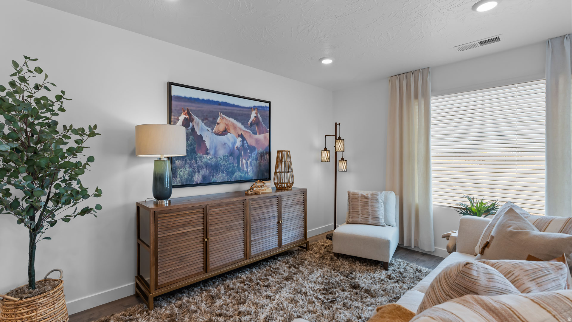 POINTE WEST - Residential Income