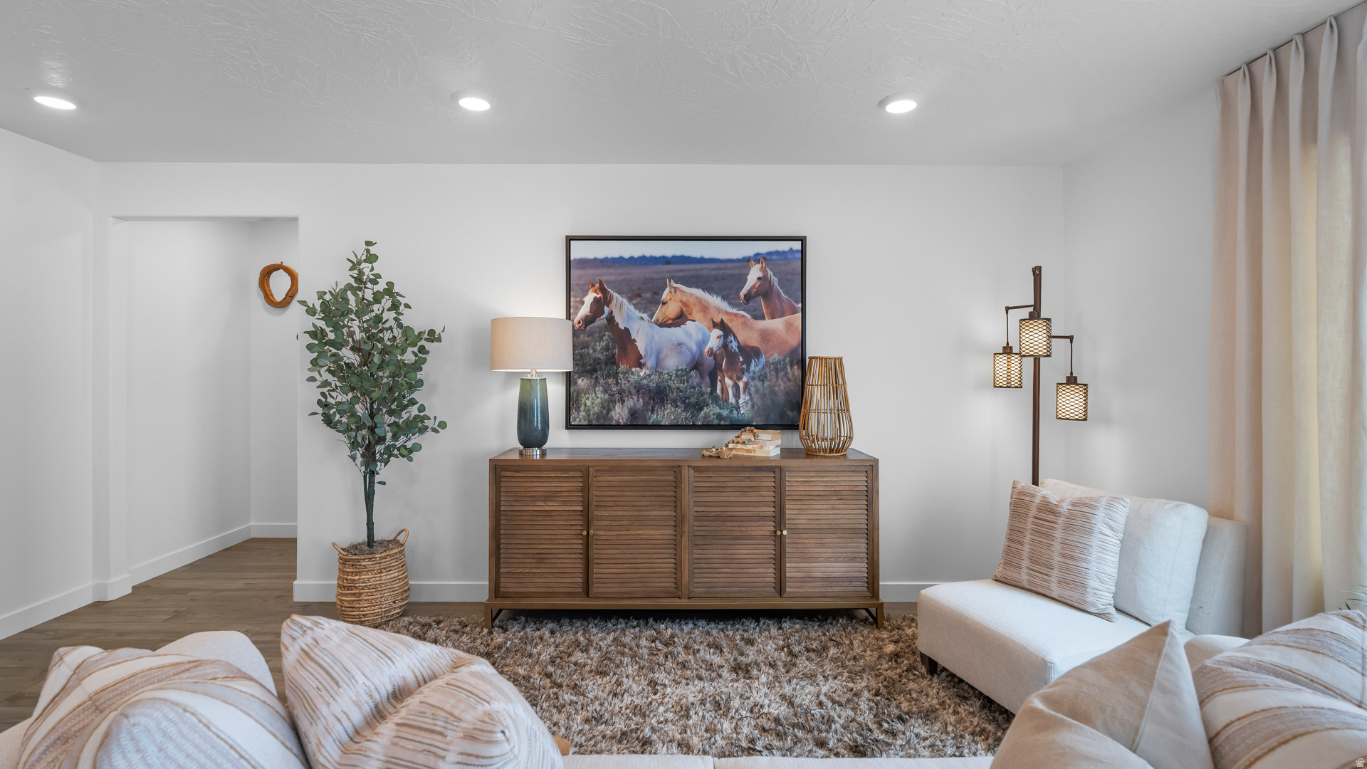 POINTE WEST - Residential Income