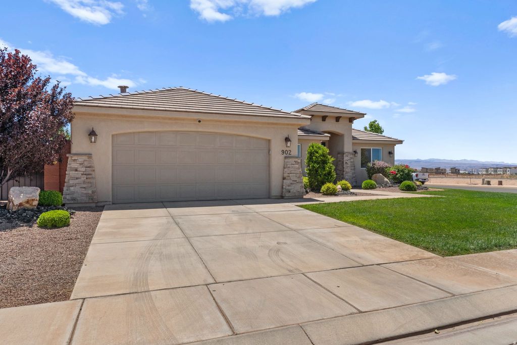 Photo of 902 E 3950 S, Washington, UT 84780 (MLS # 2134493)