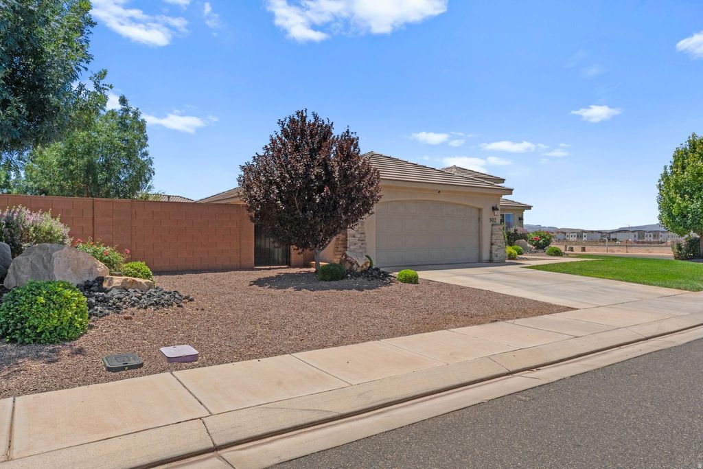 Photo of 902 E 3950 S, Washington, UT 84780 (MLS # 2134493)