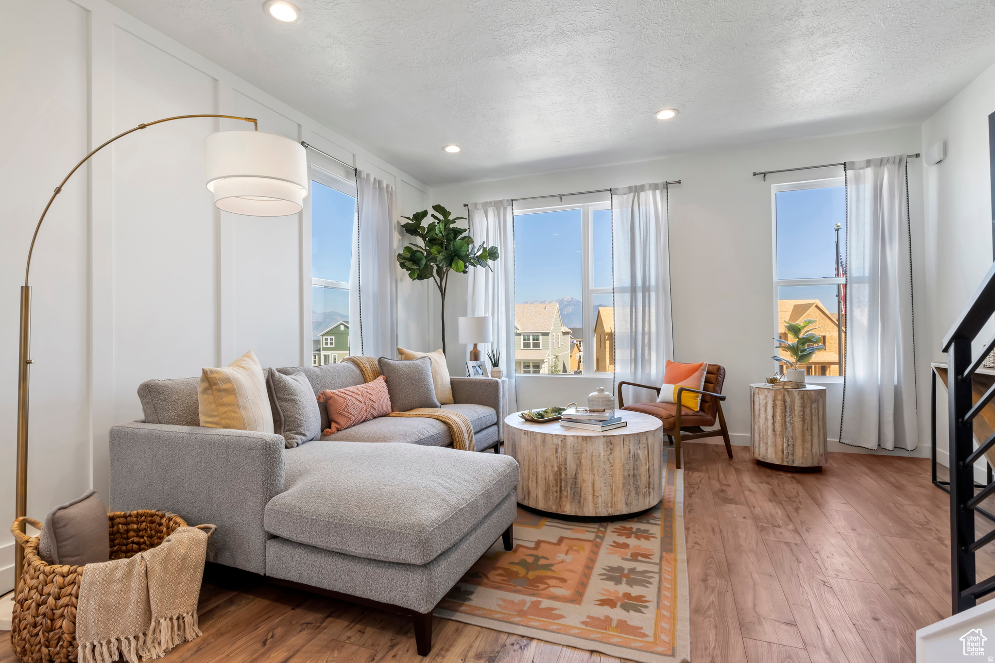 BEACON POINTE - Residential