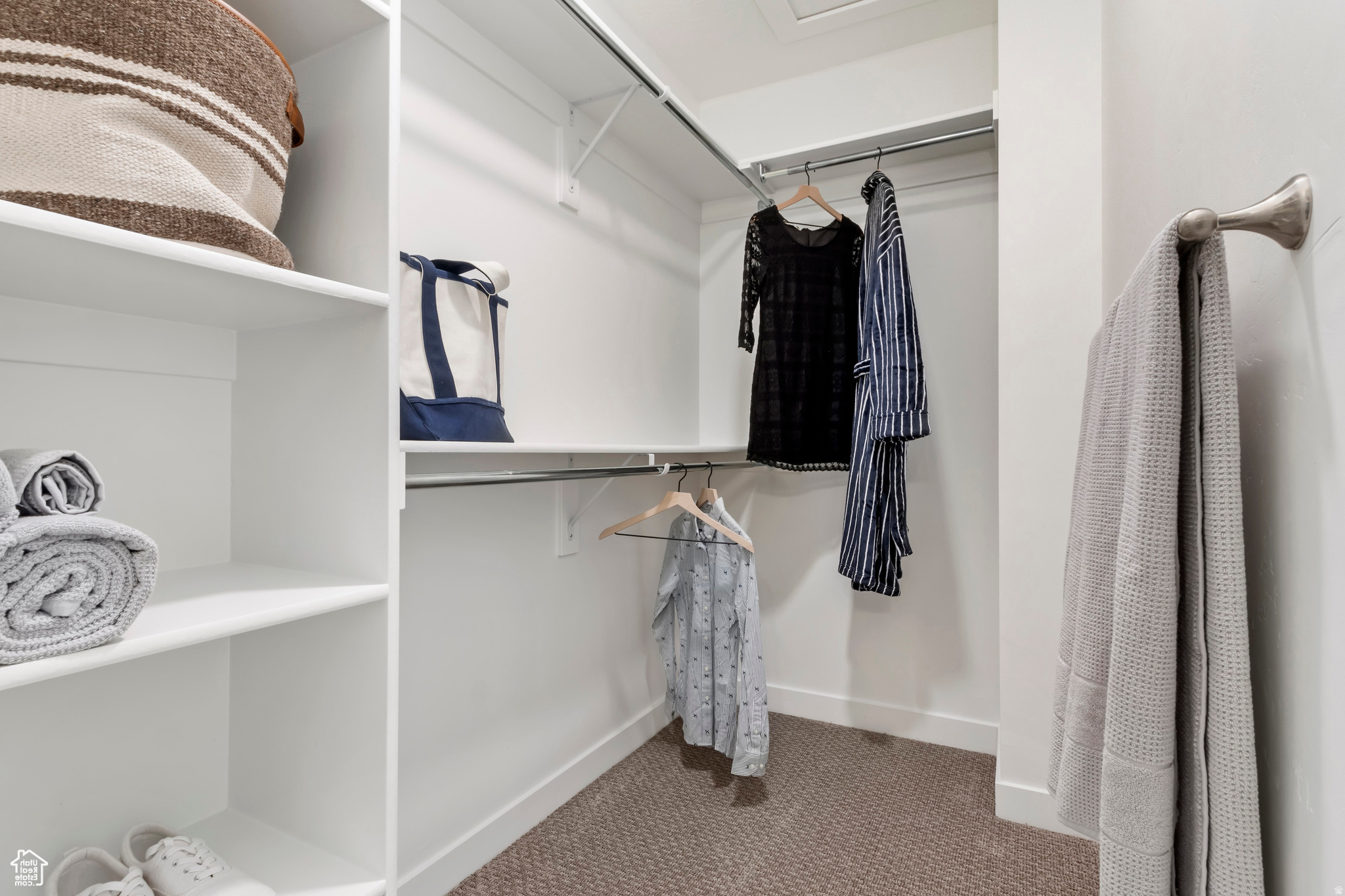 BEACON POINTE - Residential