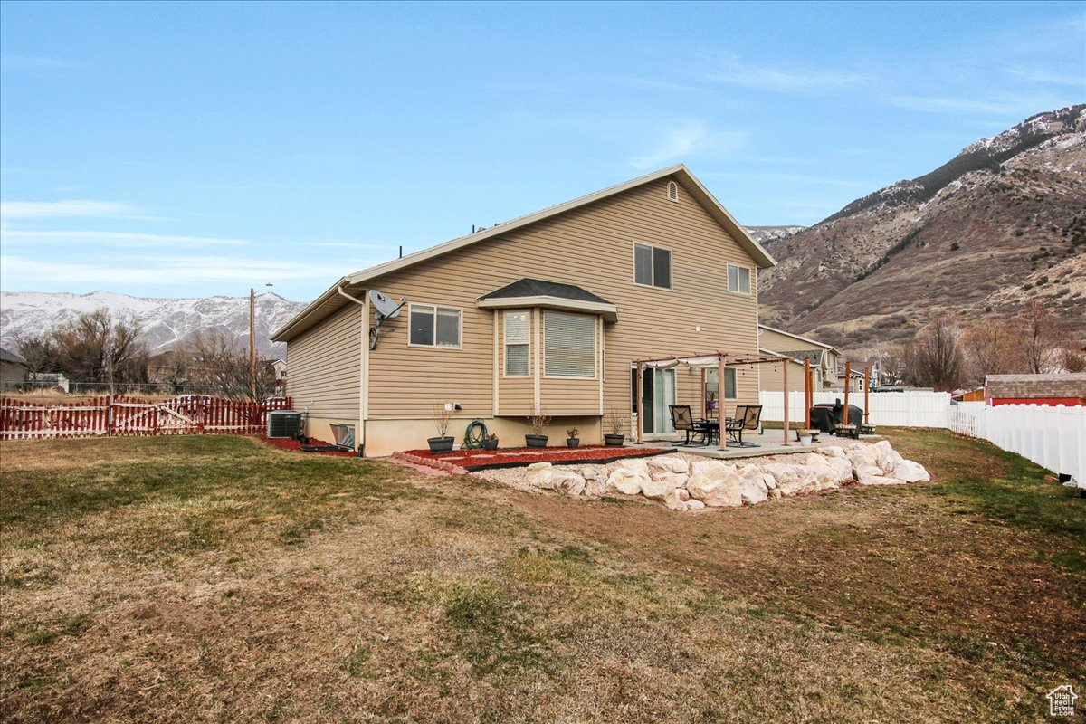North Ogden, Utah 84404, United States, 5 Bedrooms Bedrooms, ,3 BathroomsBathrooms,Residential,Pending,7889