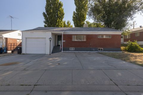 Photo of 4370 S 175 E, Washington Terrace, UT 84405 (MLS # 2146362)