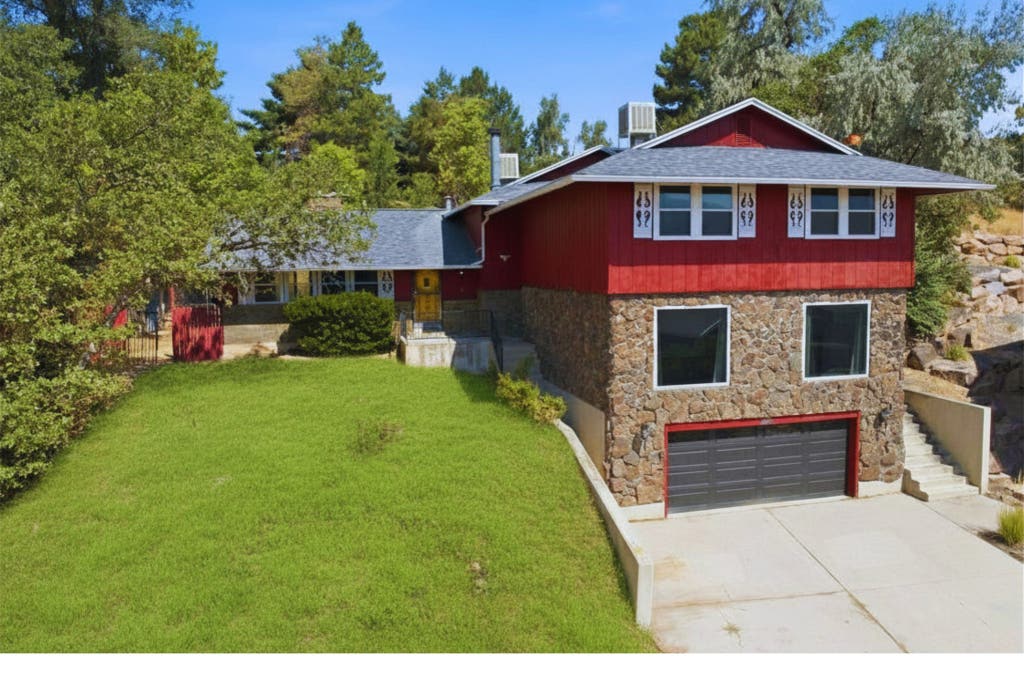 Photo of 5625 S CRESTWOOD DR E, South Ogden, UT 84405 (MLS # 2177357)