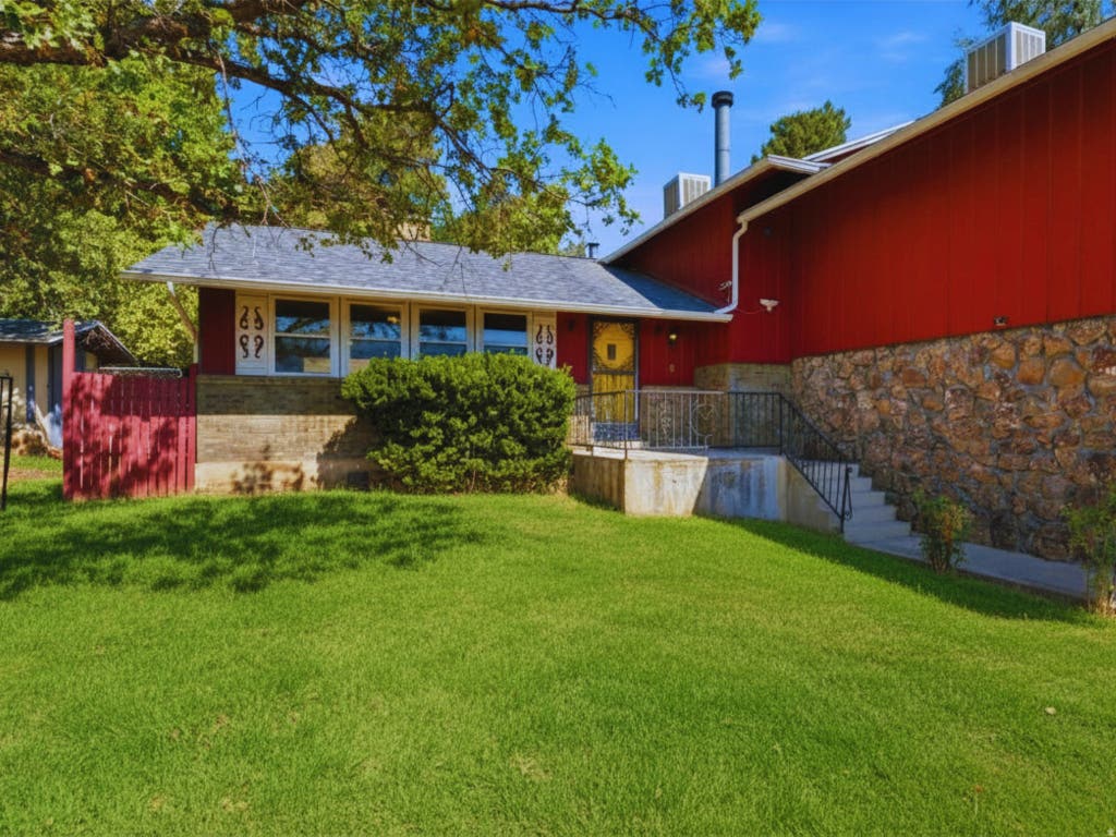 Photo of 5625 S CRESTWOOD DR E, South Ogden, UT 84405 (MLS # 2177357)