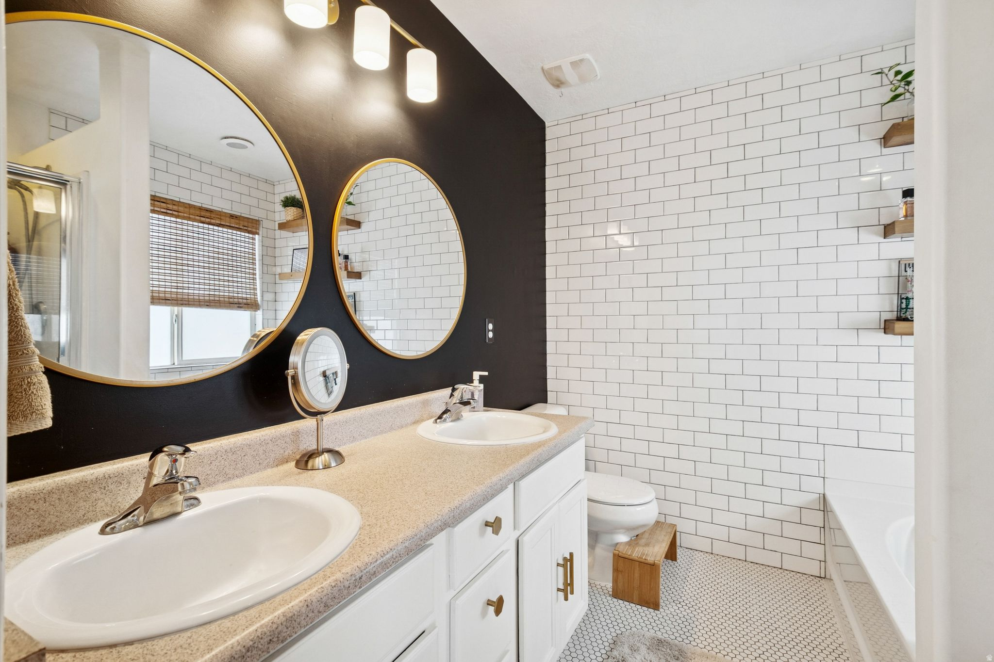 EAGLES GATE - Residential