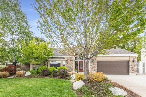 Photo of 10183 S HICKORY POINT DR, Sandy, UT 84092 (MLS # 2158303)