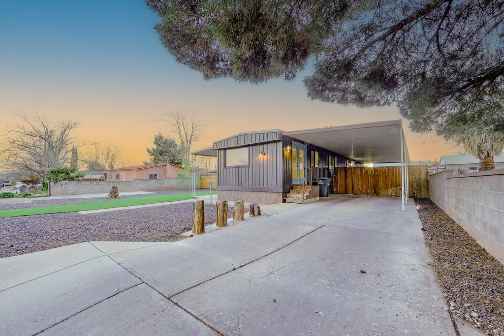 Photo of 422 S 175 E, Ivins, UT 84738 (MLS # 2143331)