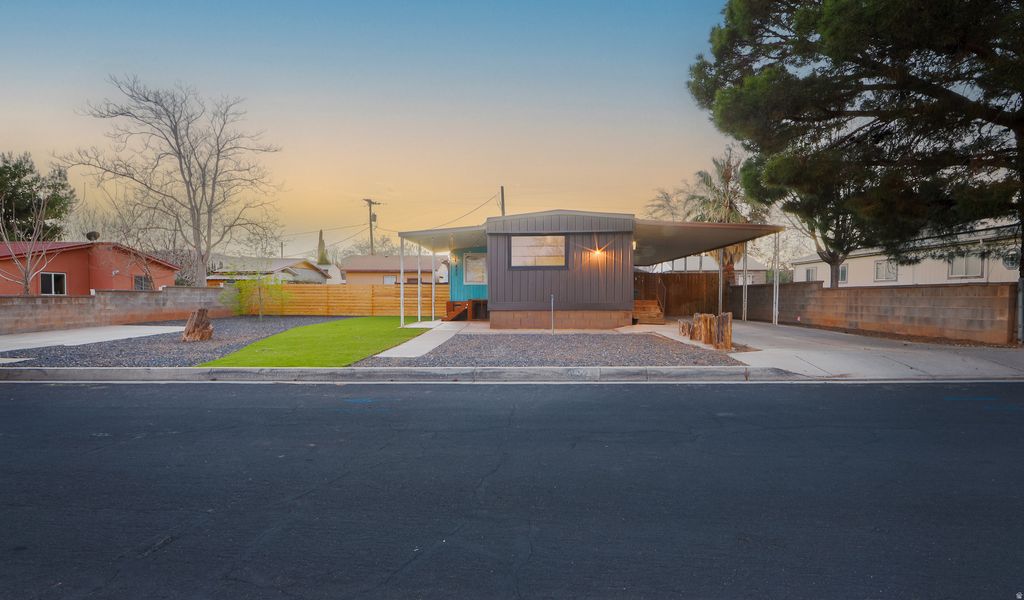 Photo of 422 S 175 E, Ivins, UT 84738 (MLS # 2143331)