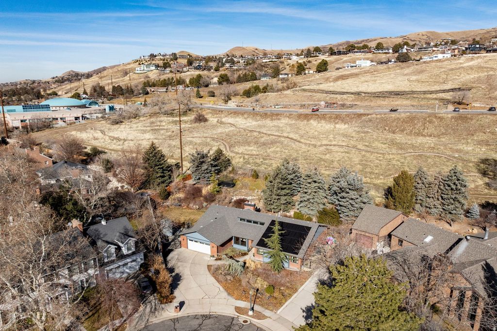 Photo of 323 N FAIRFAX CIR, Salt Lake City, UT 84103 (MLS # 2139020)