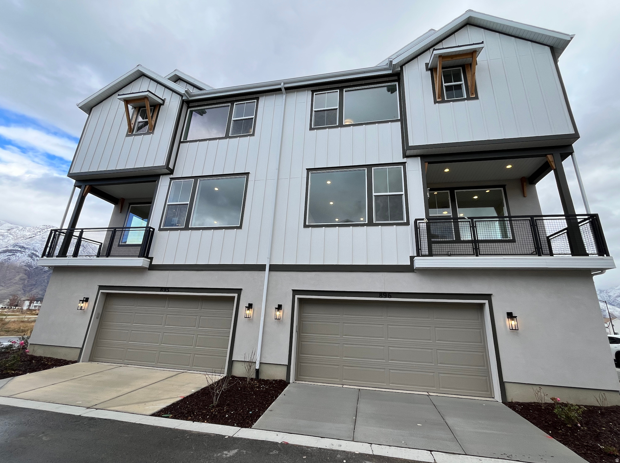 HUNTINGTON RANCH - Residential Income