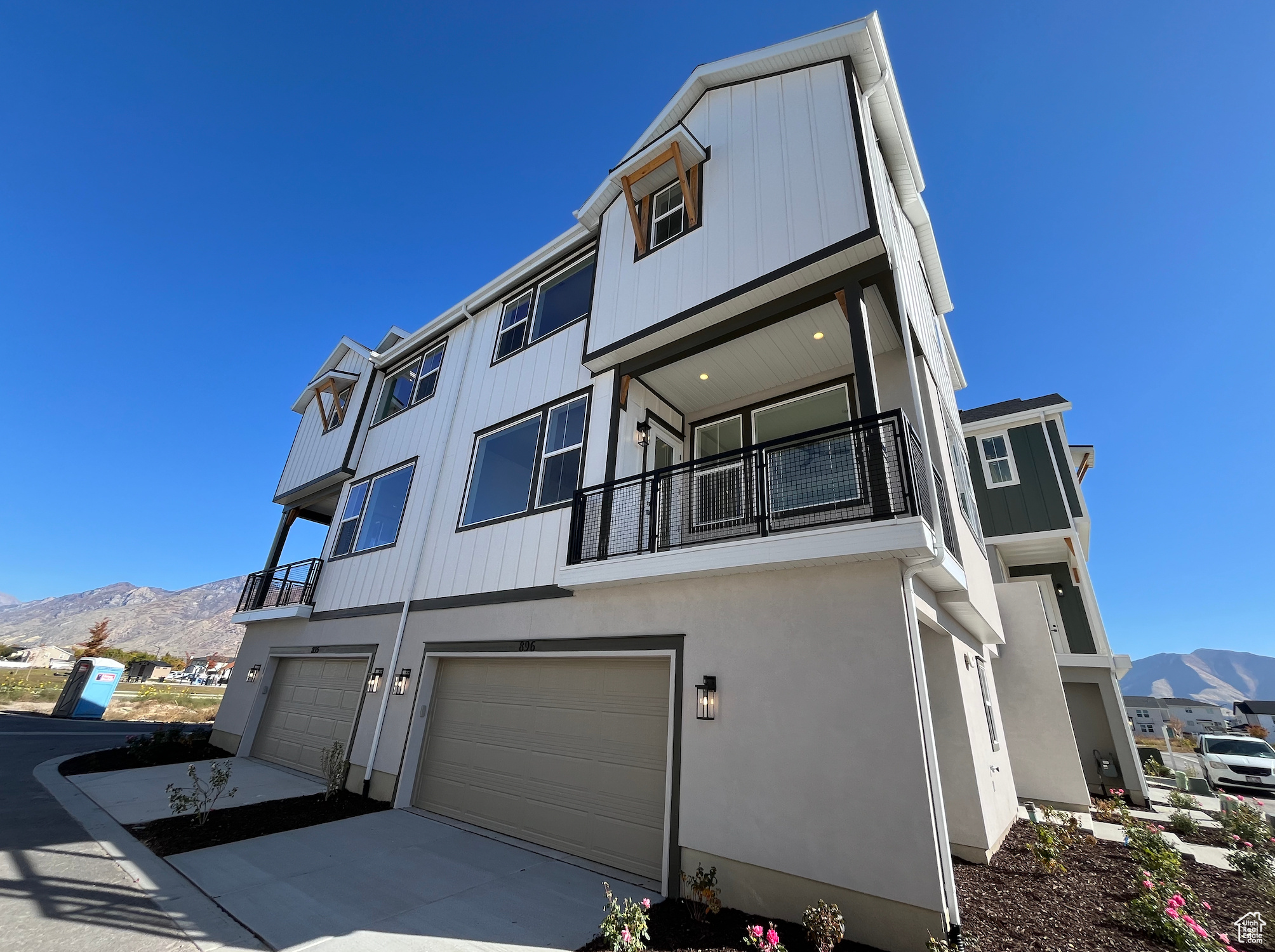 HUNTINGTON RANCH - Residential Income