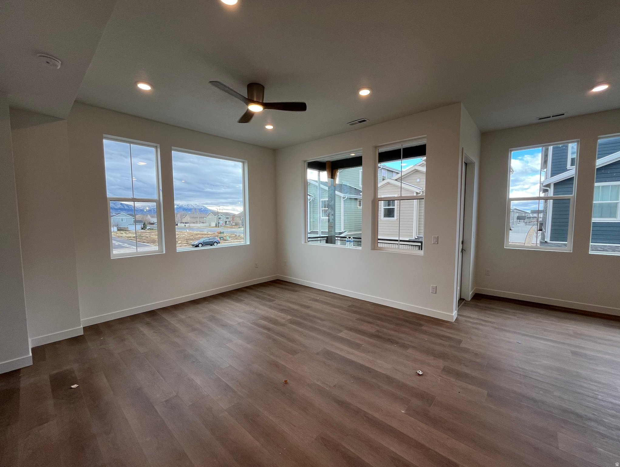 HUNTINGTON RANCH - Residential Income