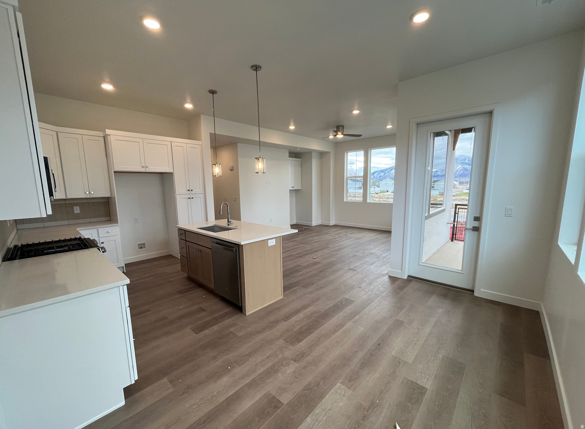 HUNTINGTON RANCH - Residential Income