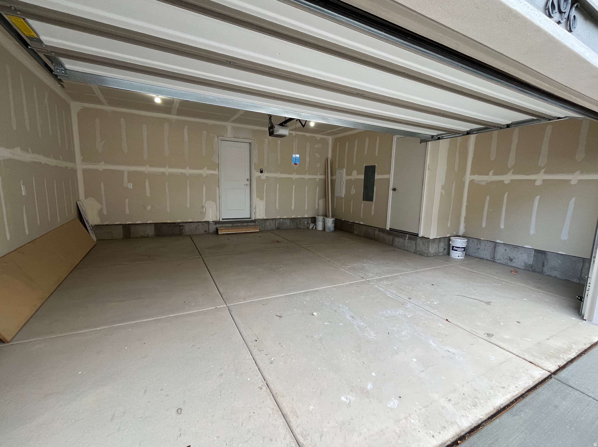 HUNTINGTON RANCH - Residential Income