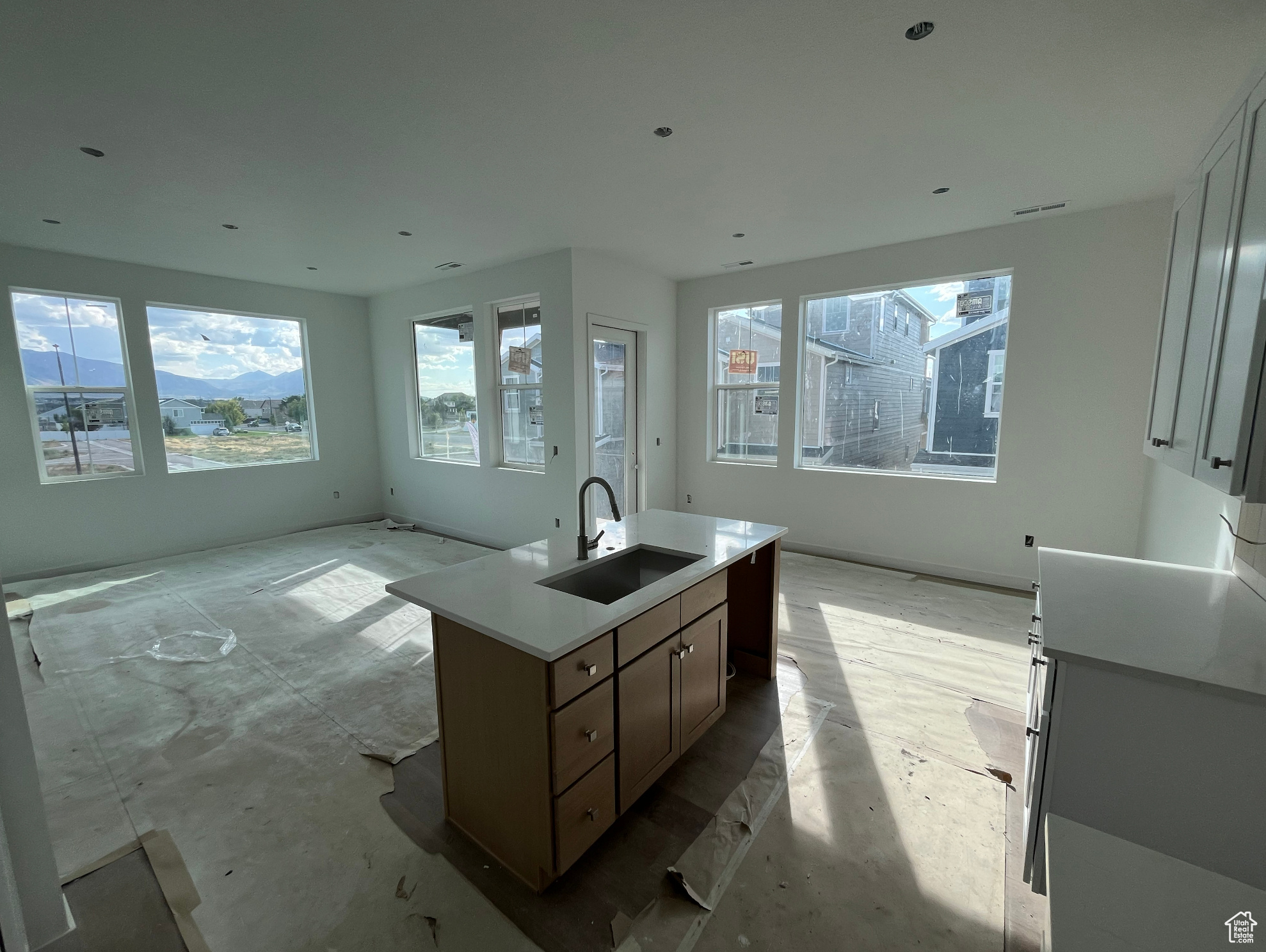 HUNTINGTON RANCH - Residential Income