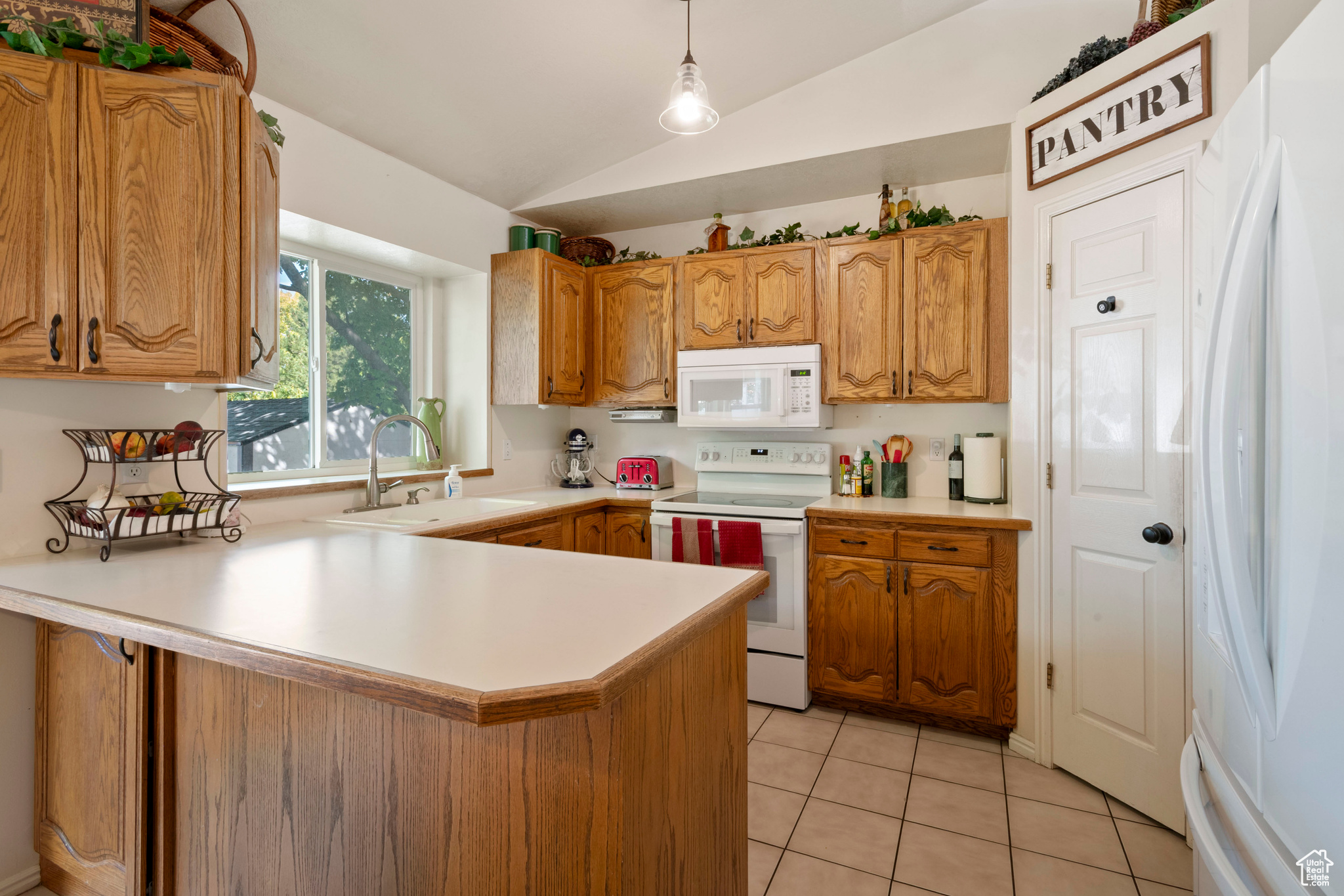 BROADMOOR ESTATES - Residential