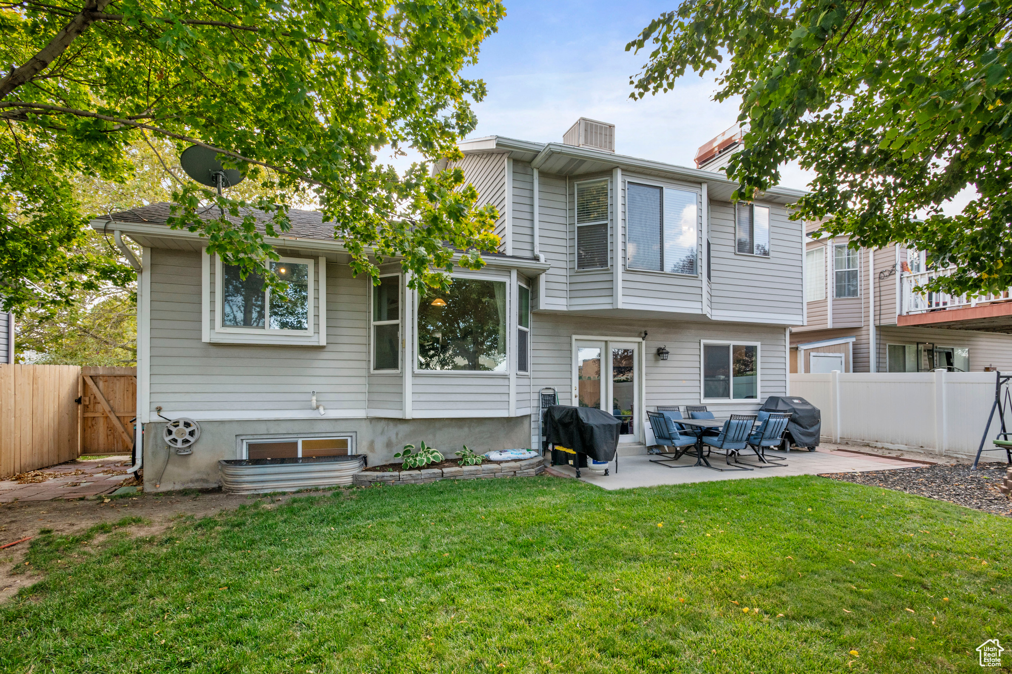 BROADMOOR ESTATES - Residential