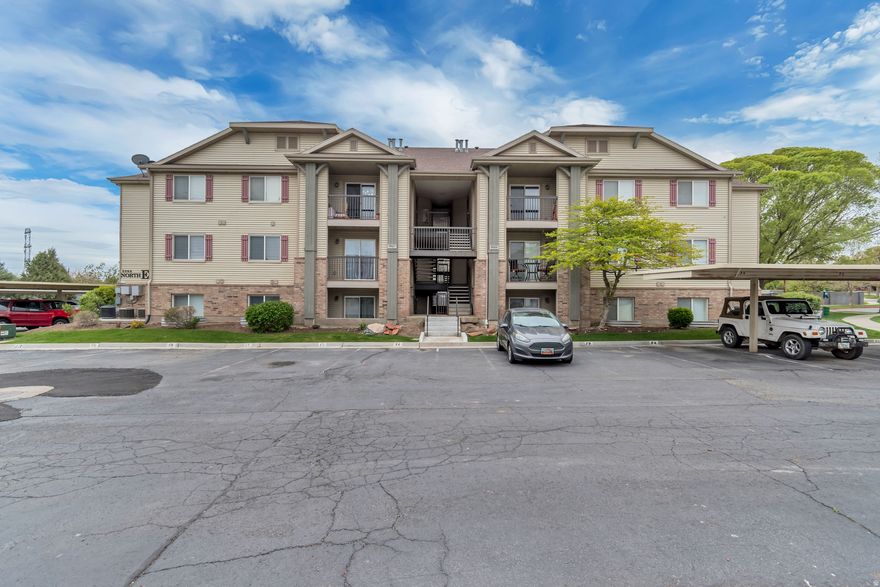 Well-maintained condo in Eagle Mountain featuring brand-new kitchen appliances and kitchen sink, updated light fixtures and new paint. This property also offers beautiful laminate wood flooring. Clean and in great condition, this move-in ready home provides comfortable living with convenient access to shopping, schools, and parks. A great opportunity for low-maintenance living in a desirable location. Buyer/Buyer's agent to verify all information.
