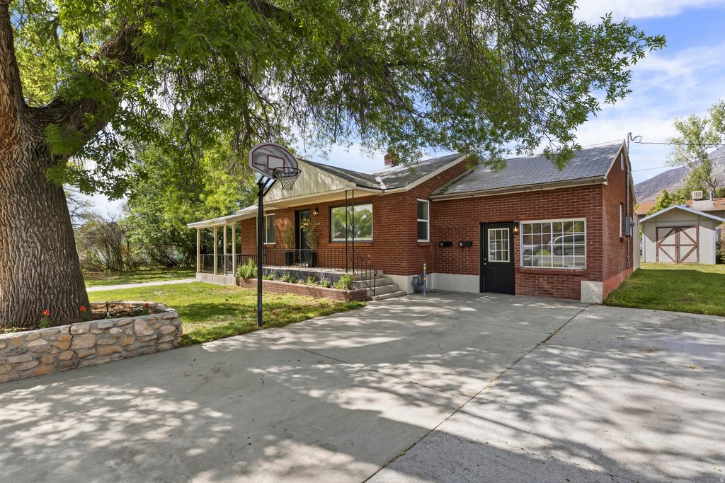 Photo of 615 E 700 S, Springville, UT 84663 (MLS # 2153594)