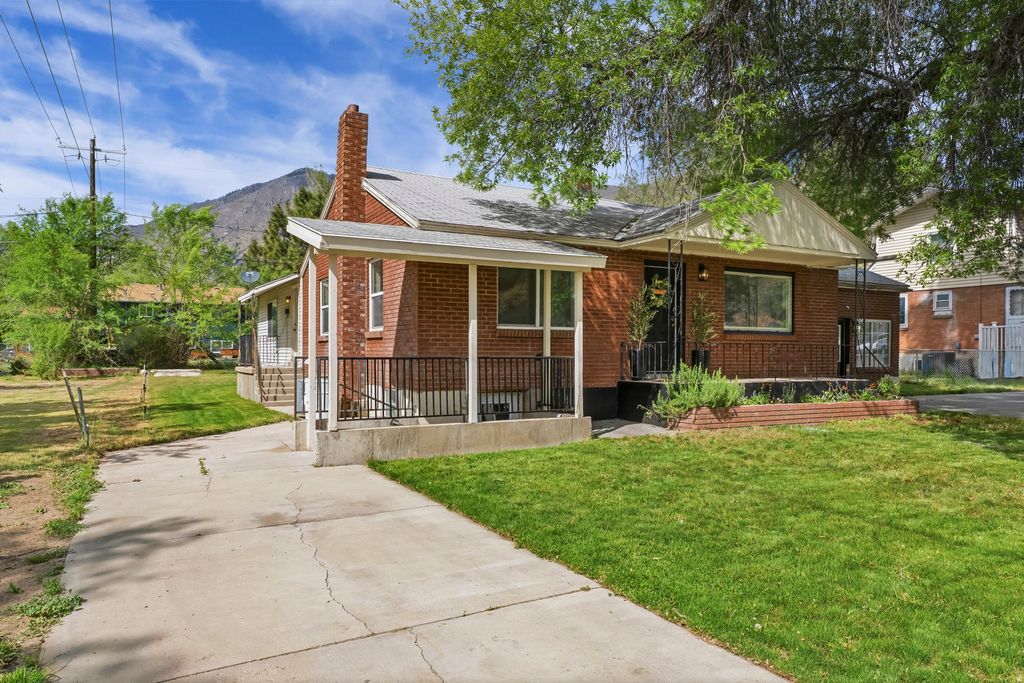 Photo of 615 E 700 S, Springville, UT 84663 (MLS # 2153594)