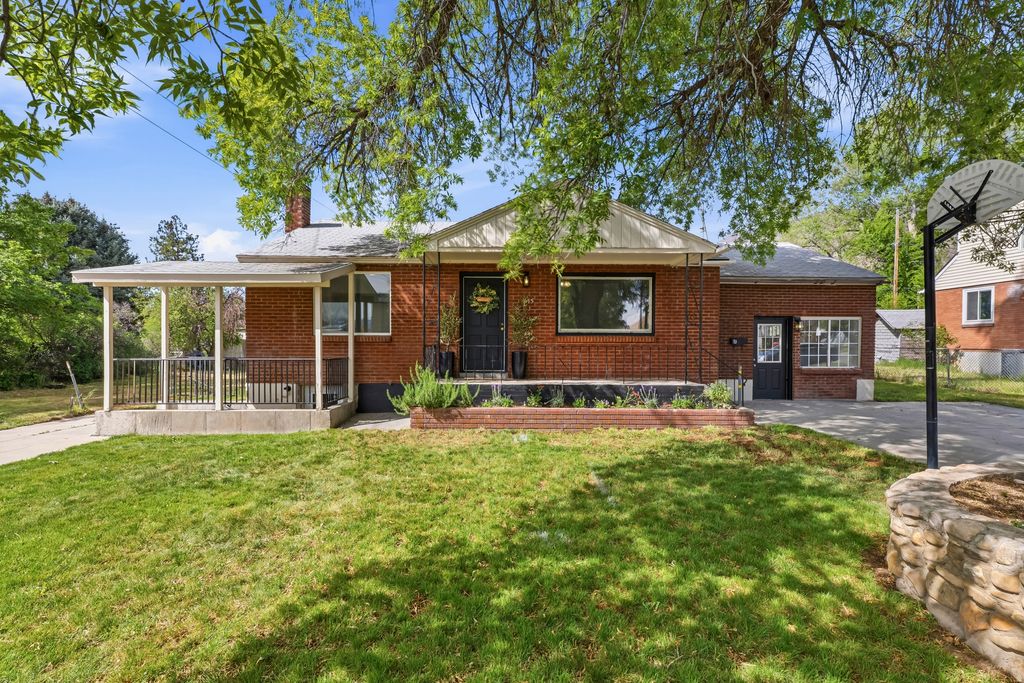 Photo of 615 E 700 S, Springville, UT 84663 (MLS # 2153594)
